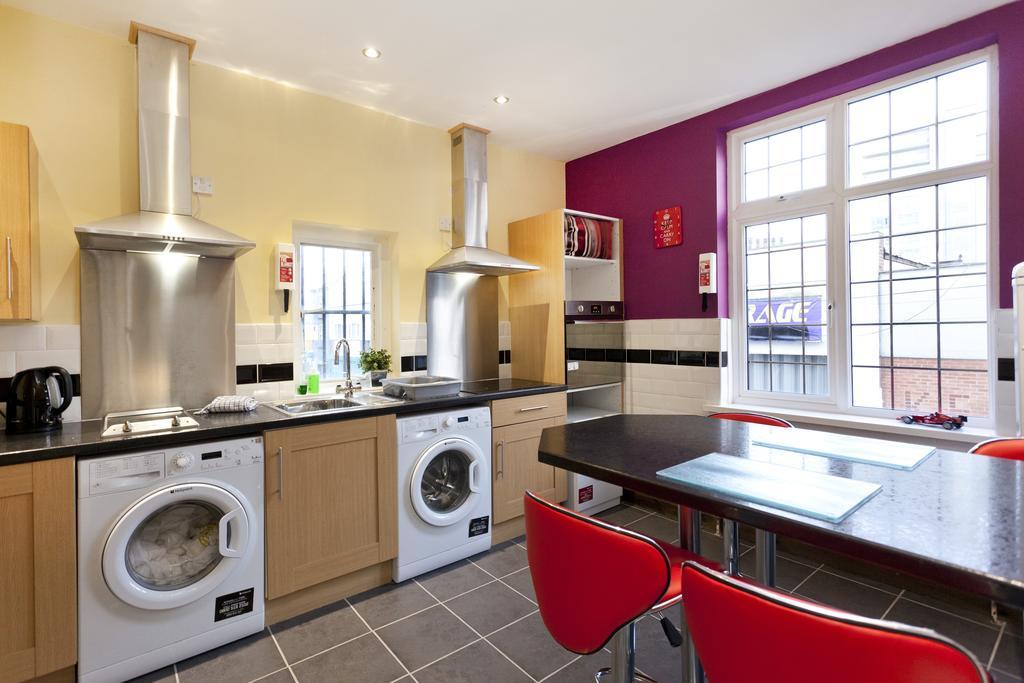 Emporium Apartments: Spacious City Centre Living with Full Kitchen Nottingham Room photo