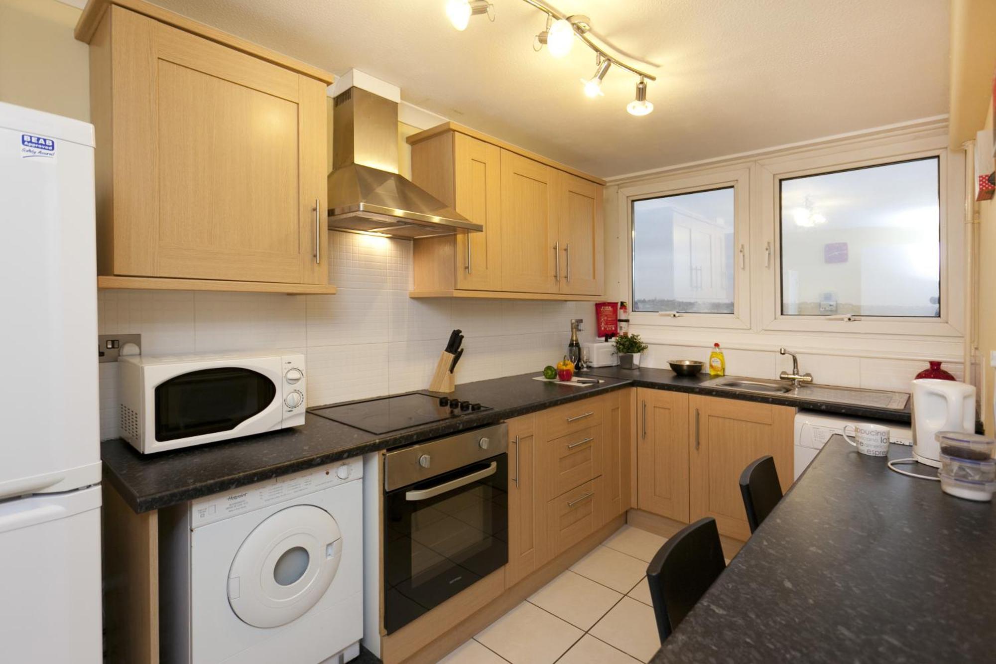 Emporium Apartments: Spacious City Centre Living with Full Kitchen Nottingham Room photo