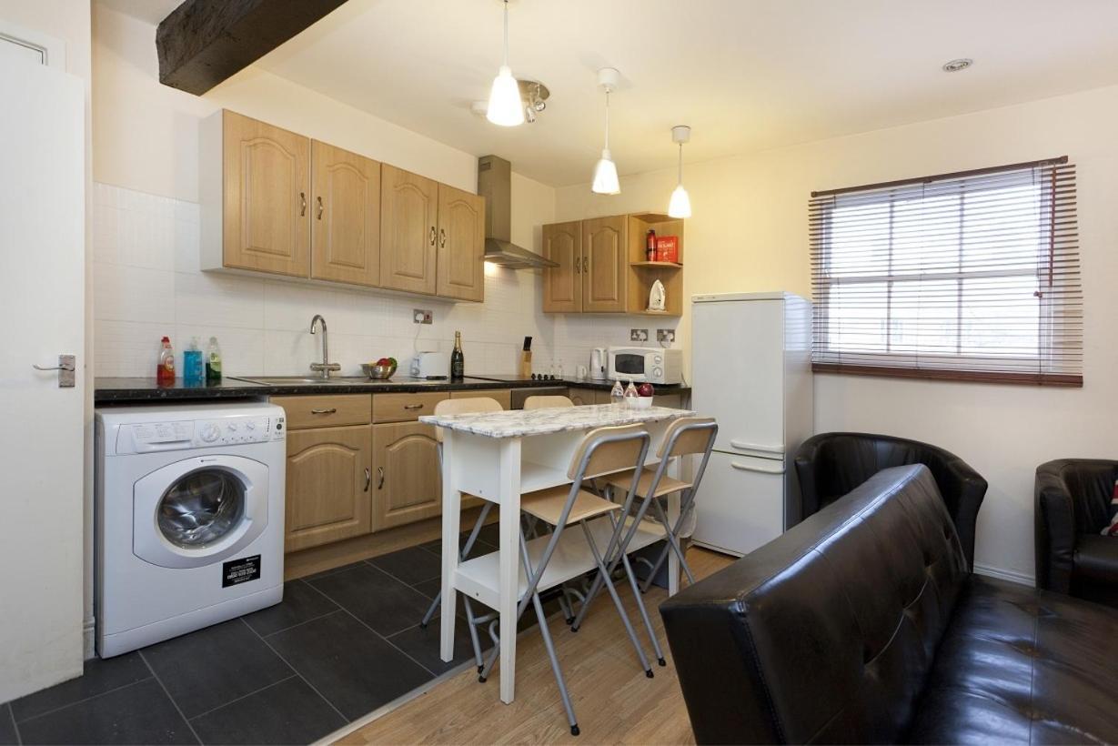 Emporium Apartments: Spacious City Centre Living with Full Kitchen Nottingham Room photo