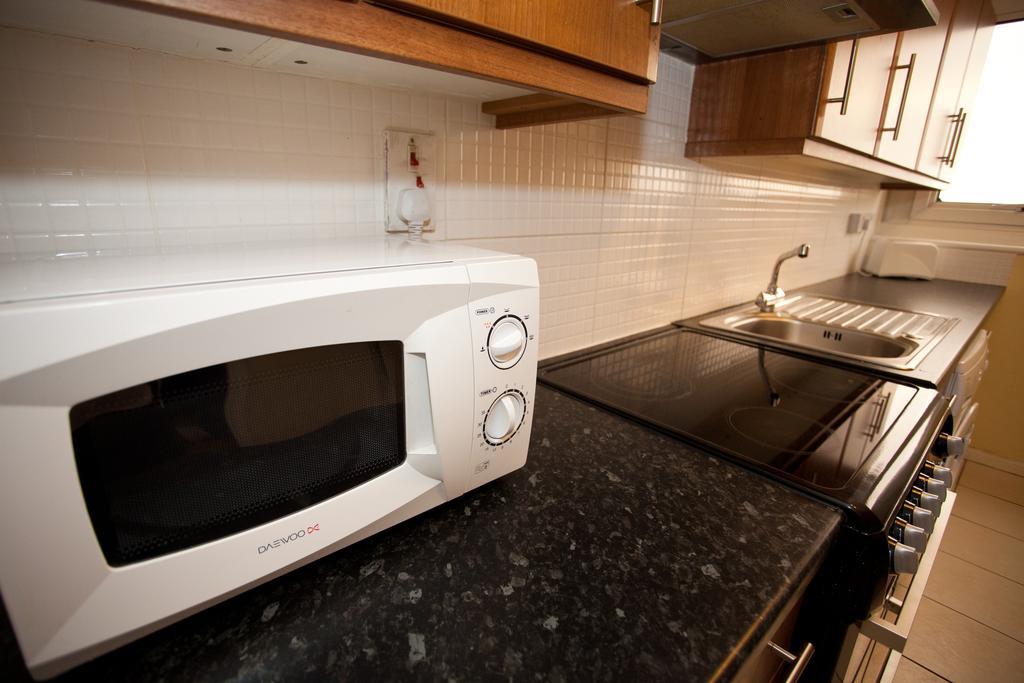 Emporium Apartments: Spacious City Centre Living with Full Kitchen Nottingham Room photo